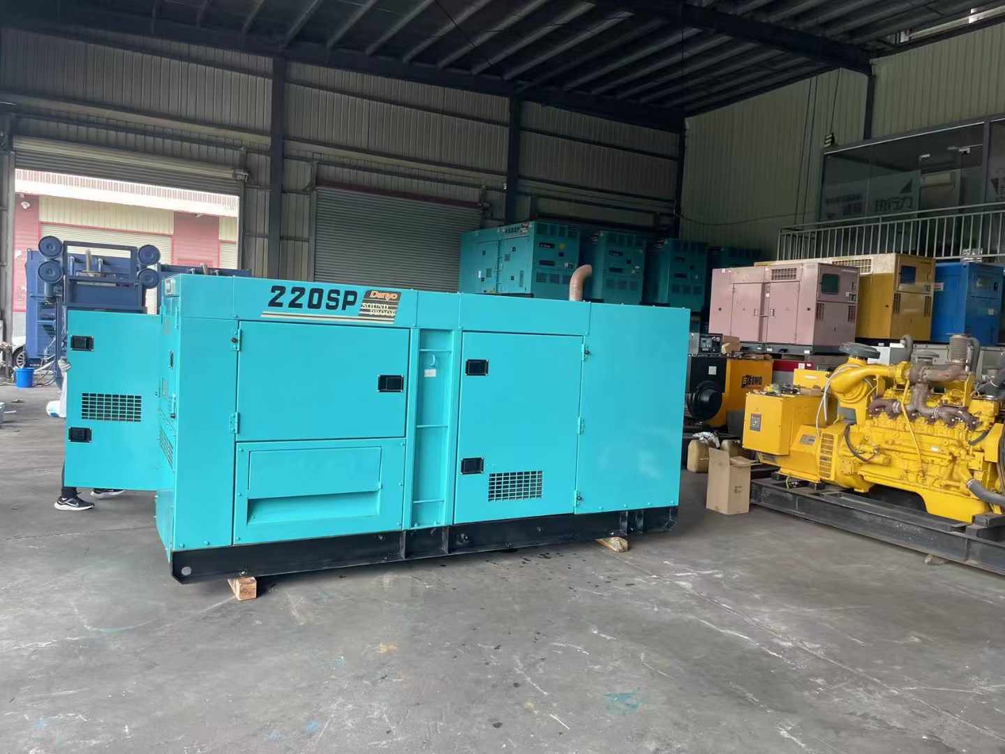 康定800kW 柴油发电机的输出电流波动范围是多少？