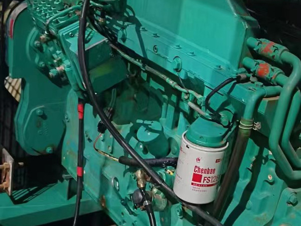 康定如何确定新的发电机组控制系统是否与原系统兼容?